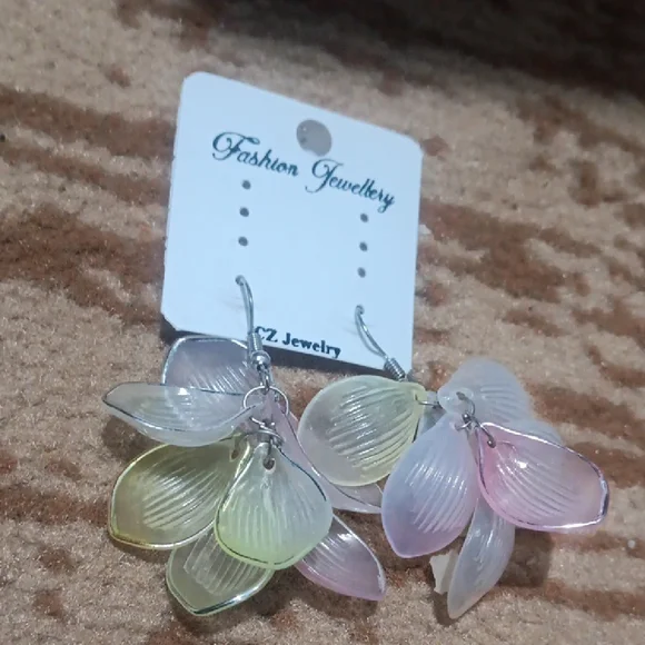 Fashion Jewelry Multicolor Leaf Earrings - Picture 4 of 4